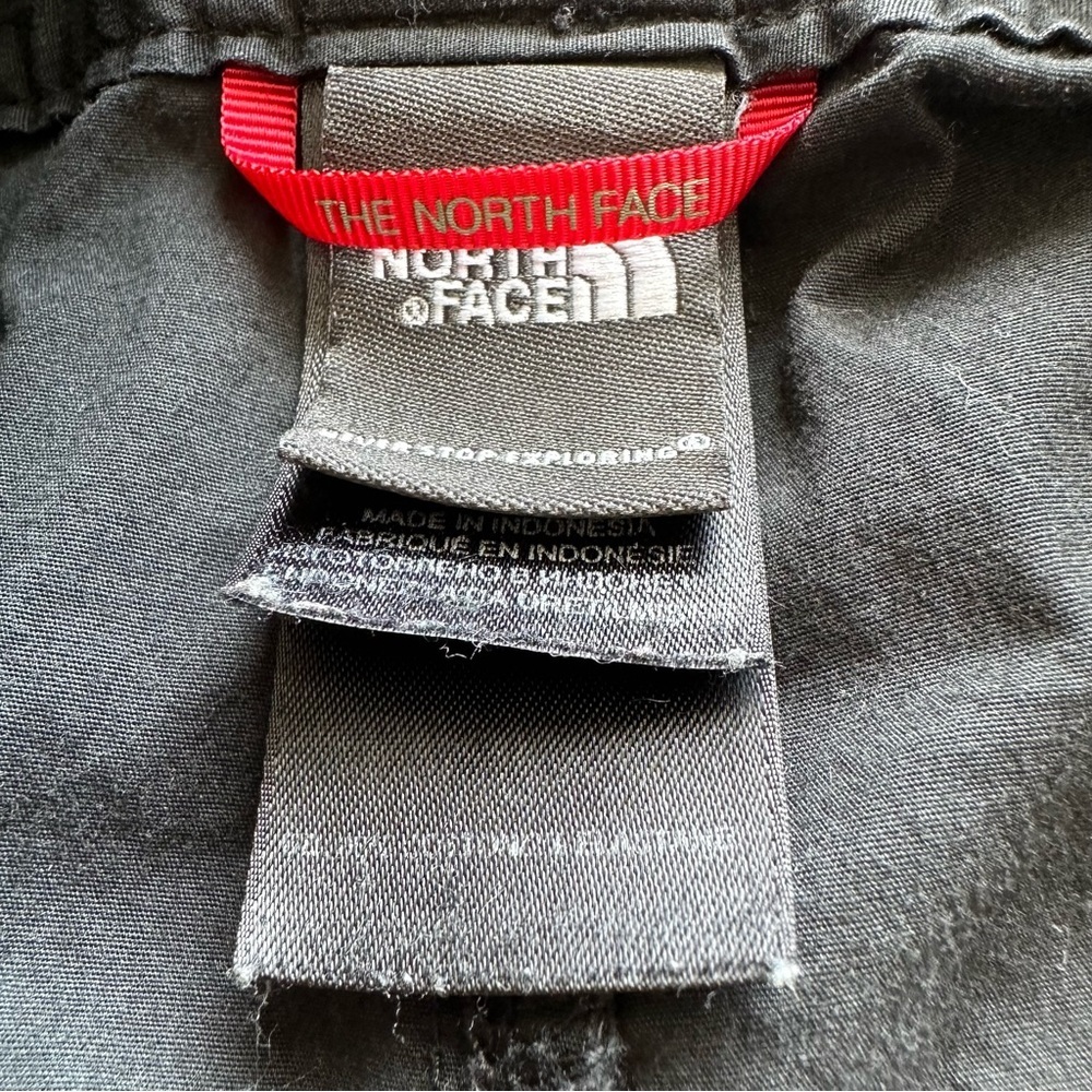 The north face woman’s shorts - Picture 3 of 6